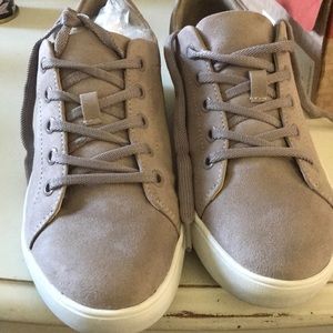 NWT Neutral Naturalizer Sneakers